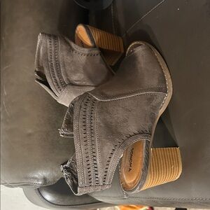 Sonoma Women's Gray Ankle Boots with Tan Heels